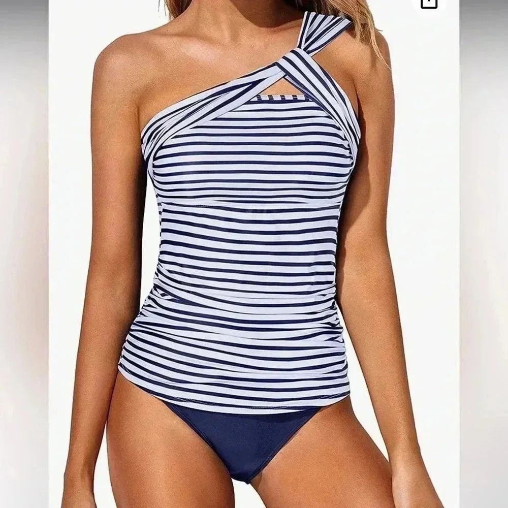 (32)NWT  bikini swimsuit​